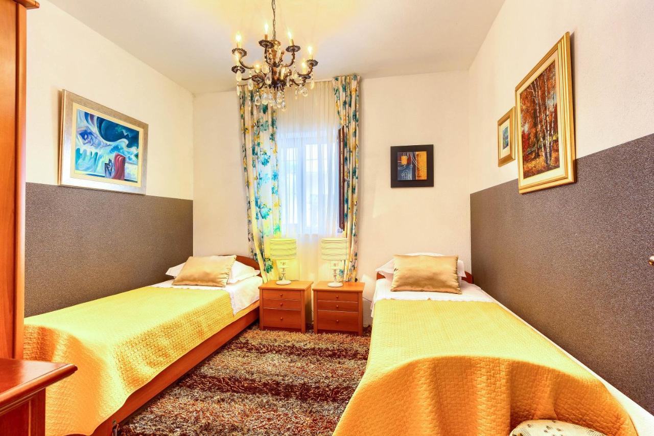 Family Friendly Seaside Apartments Rogoznica - 2010 Eksteriør bilde
