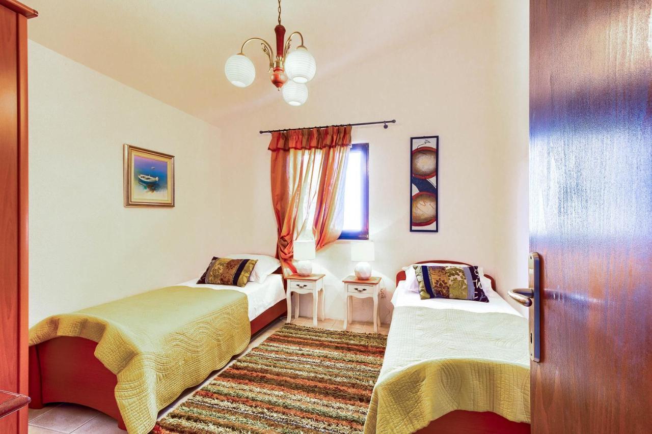 Family Friendly Seaside Apartments Rogoznica - 2010 Eksteriør bilde