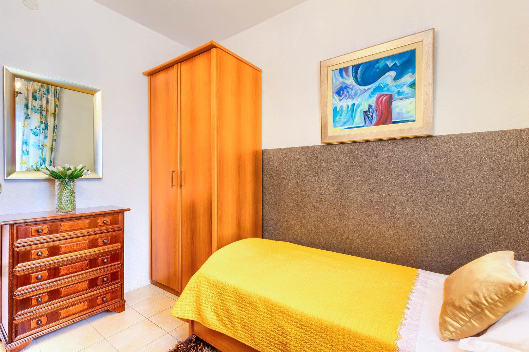 Family Friendly Seaside Apartments Rogoznica - 2010 Rom bilde