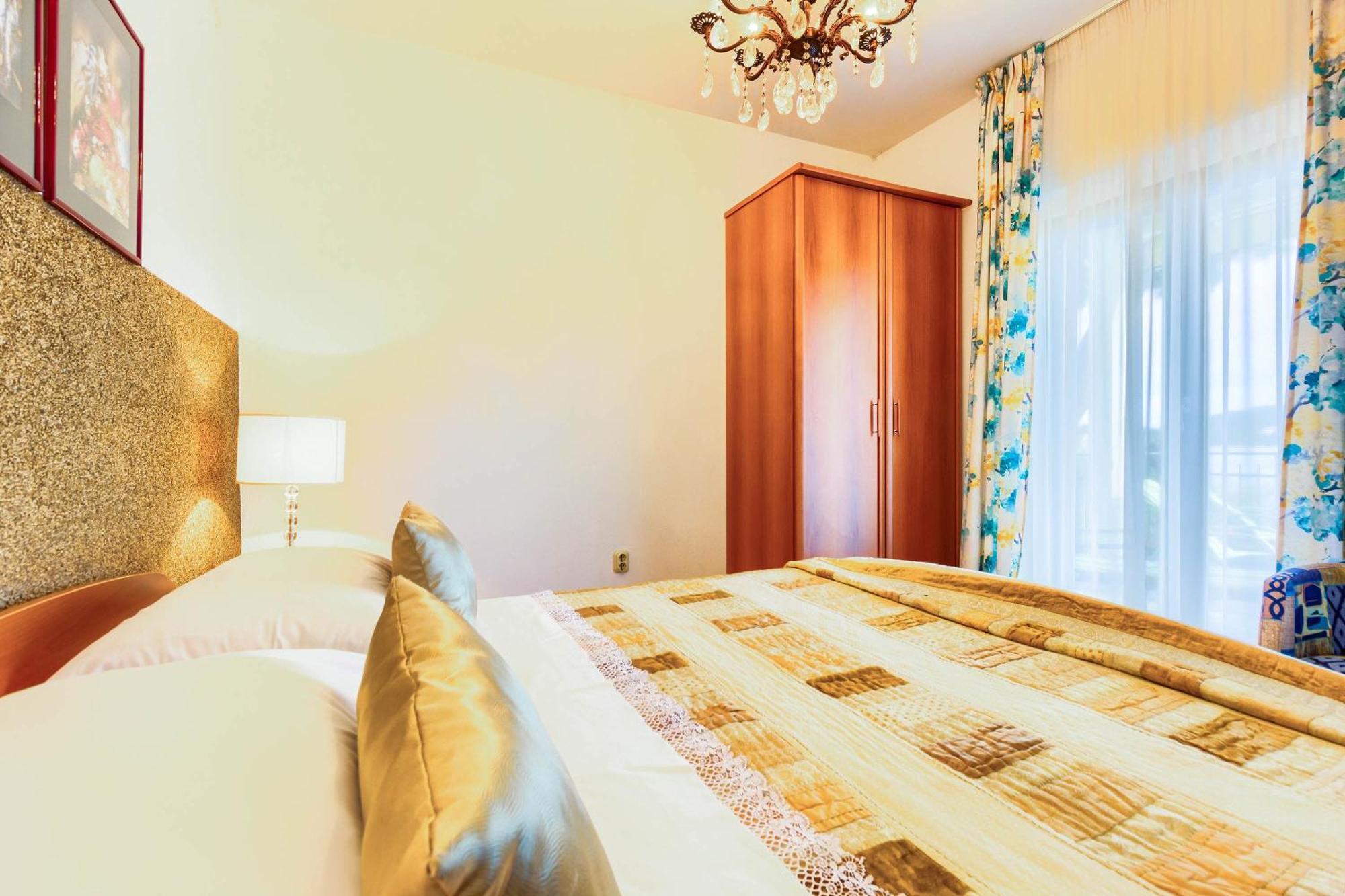 Family Friendly Seaside Apartments Rogoznica - 2010 Rom bilde